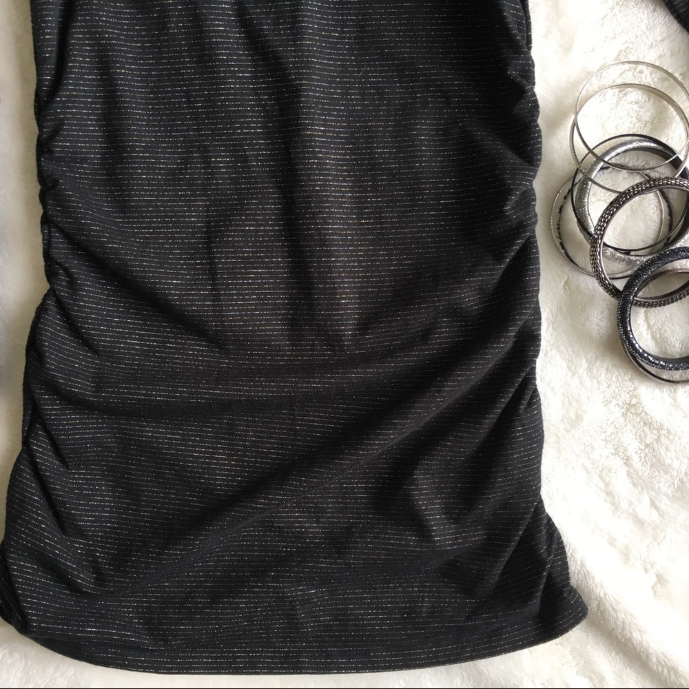 🖤🆕{EXPRESS} V-Neckline Off-Shoulder Rouched Top - Picture 6 of 8